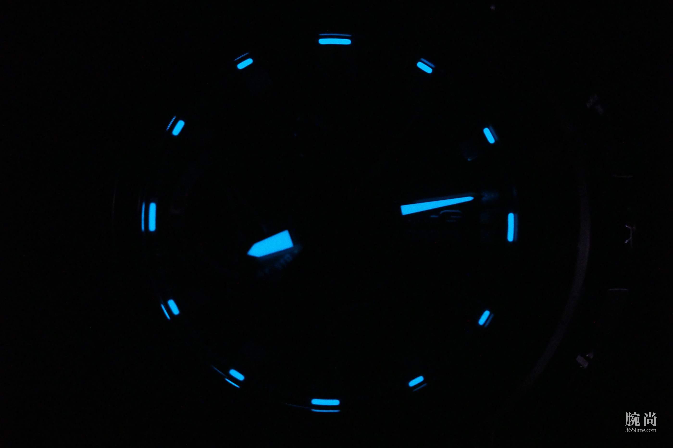 Casio-G-Shock-MTGB1000-1A-lume.jpg