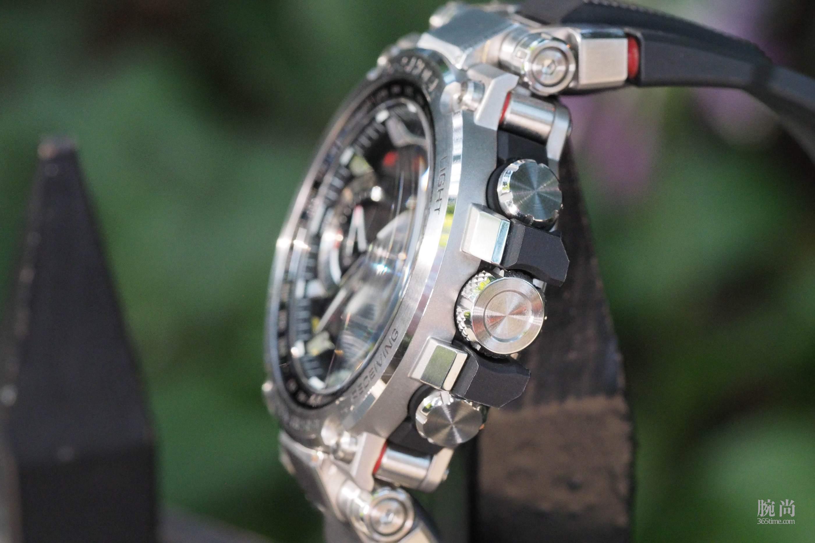 Casio-G-Shock-MTGB1000-1A-6.jpg