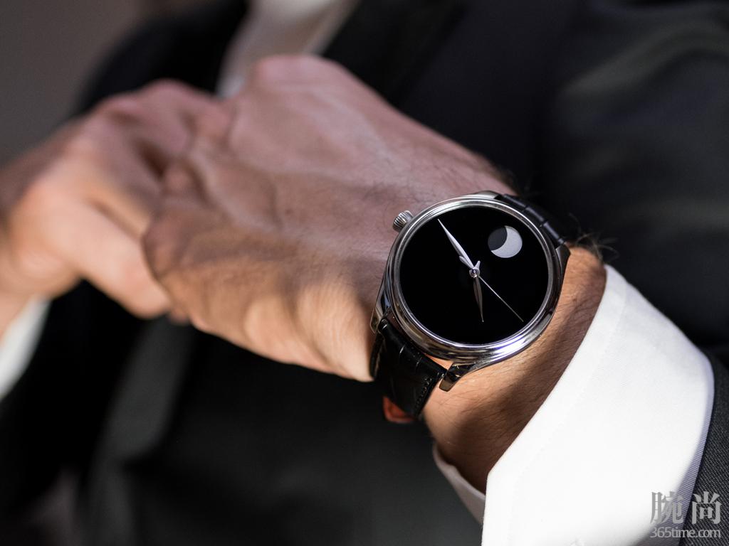 h-moser-cie-endeavour-perpetual-moon-concept-1.jpg