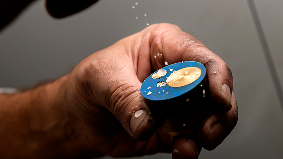 Jaquet-Droz_Mineral_Workshop_Opal-Dial_02.jpg