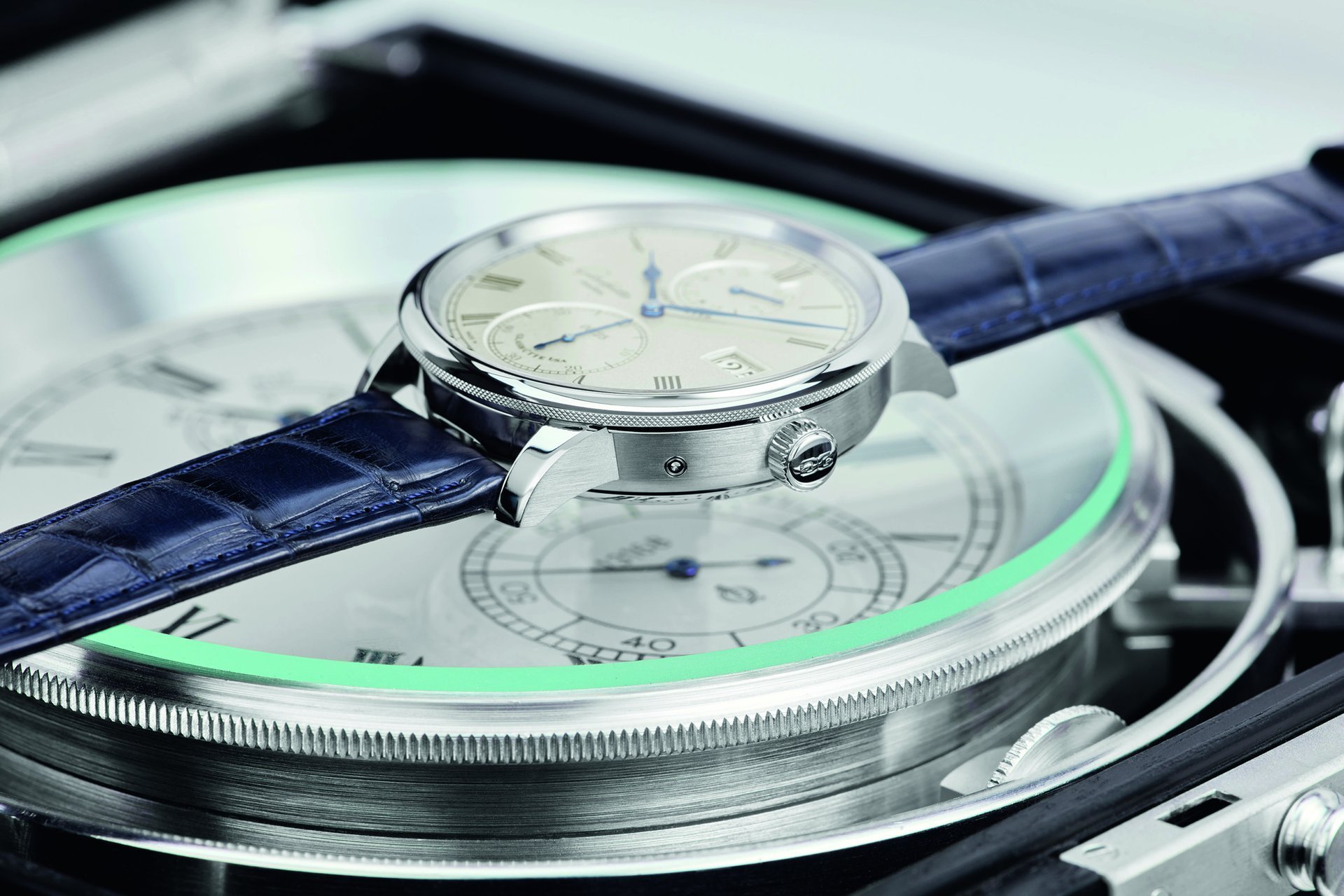 a163e655-glashütte-original_1-58-03-01-04-30_senator_chronometer_white-gold_mood_1_rgb_001.jpg
