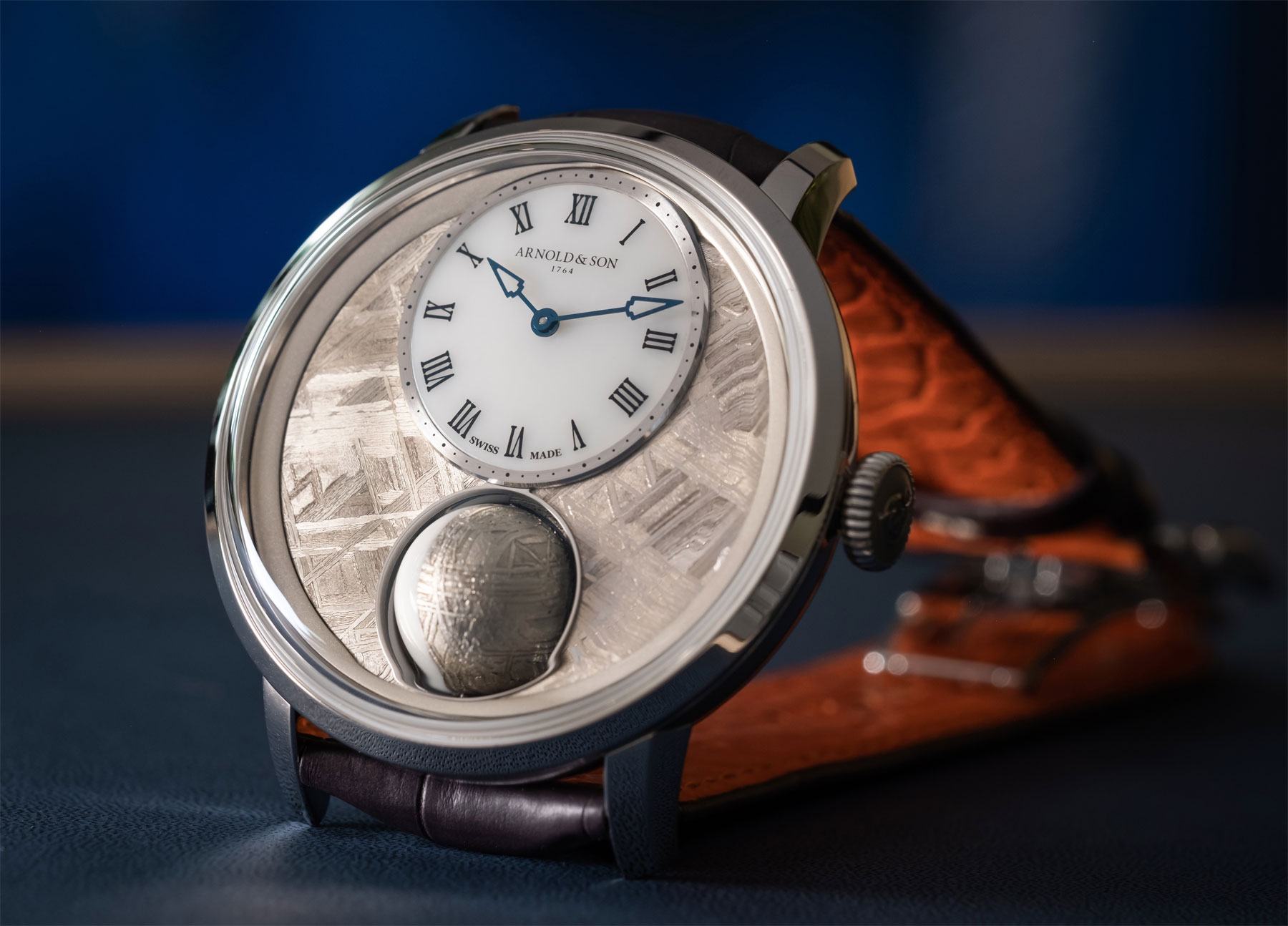 The-Arnold-Son-Luna-Magna-Platinum-timepiece.jpeg