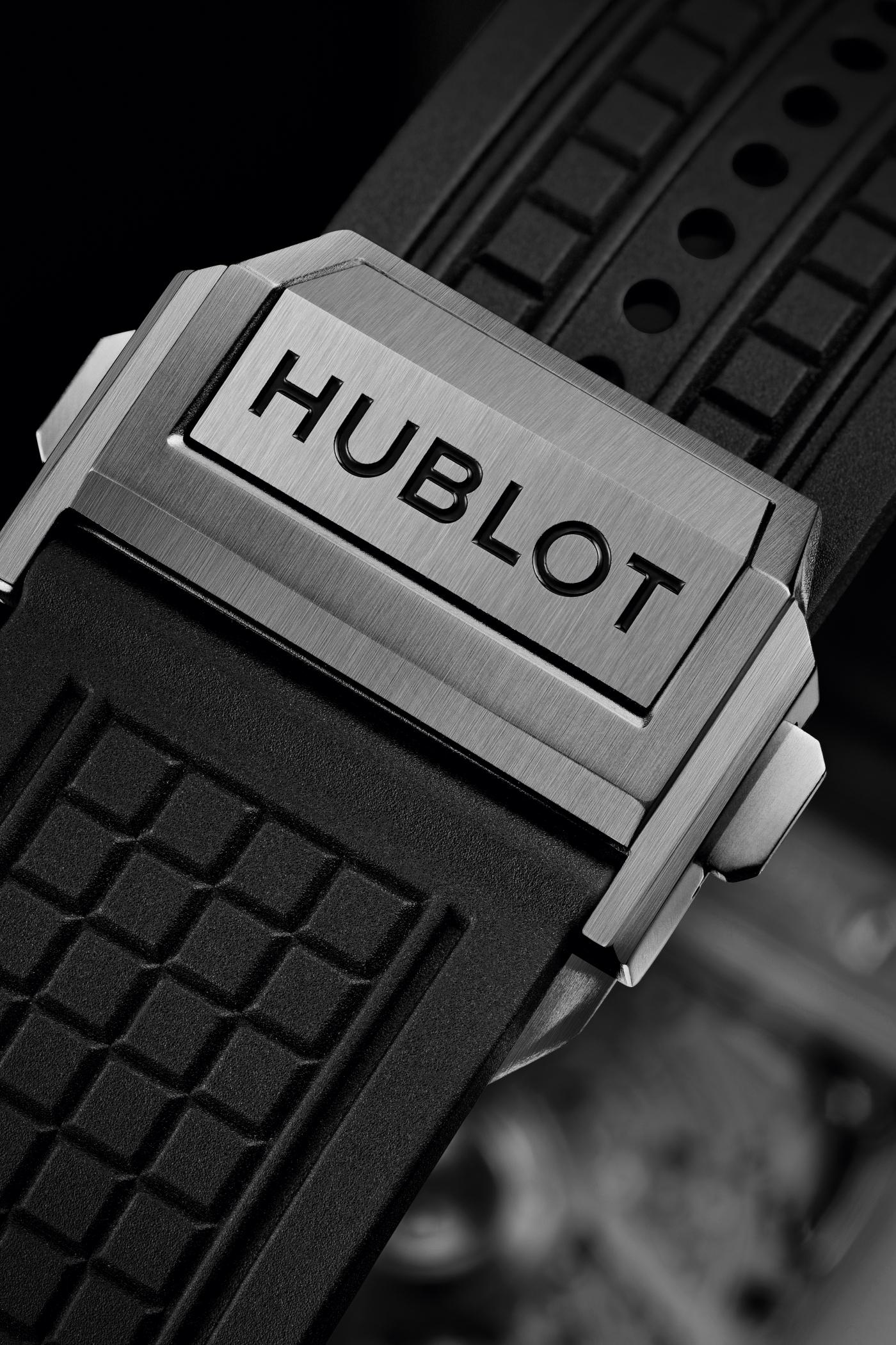 Square-Bang-Unico-Titanium-42-mm-strap-shot.jpeg