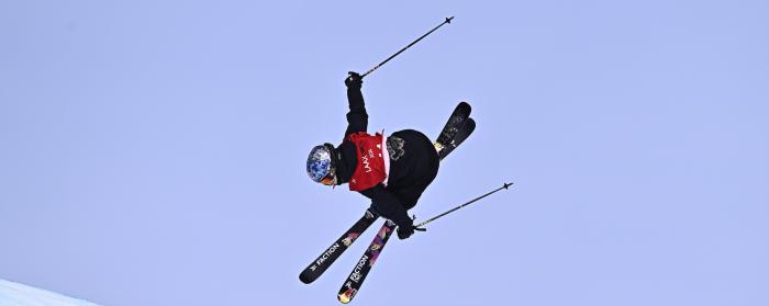 IWC萬(wàn)國(guó)表品牌大使谷愛(ài)凌勇奪2024萊克斯公開(kāi)賽自由式滑雪女子坡面障礙技巧賽銀牌