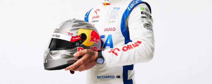 帝舵表特別推出Visa Cash App RB F1車隊專屬的碧灣陶瓷型藍色款