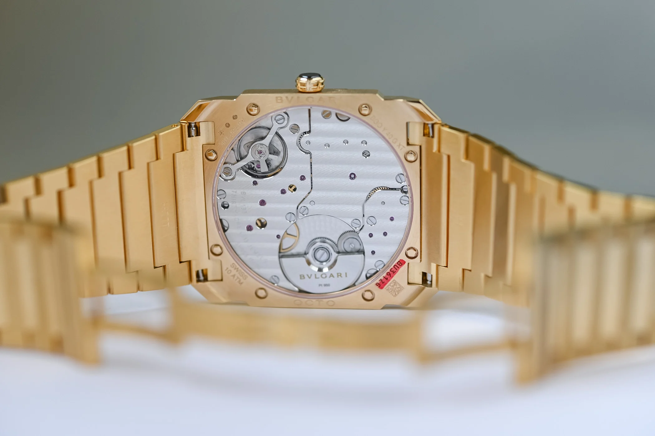 Bulgari-Octo-Finissimo-Automatic-yellow-gold-blue-dial-103812-hands-on-4.jpg