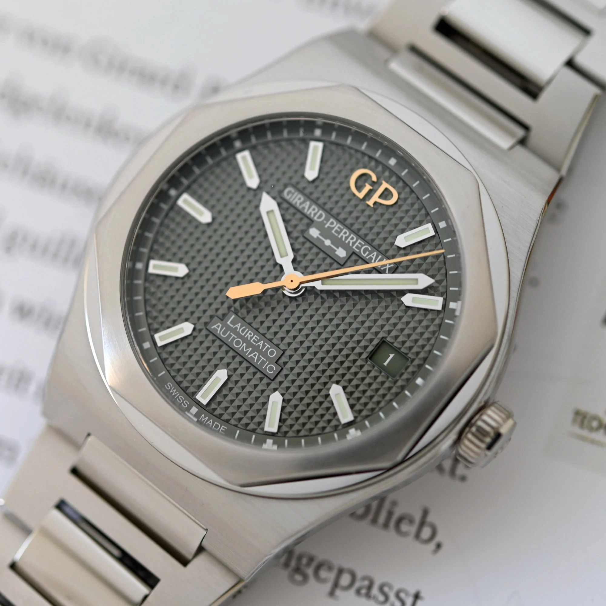 2024-Girard-Perregaux-Laureato-38mm-Sage-Green-Midnight-Blue-1.jpg