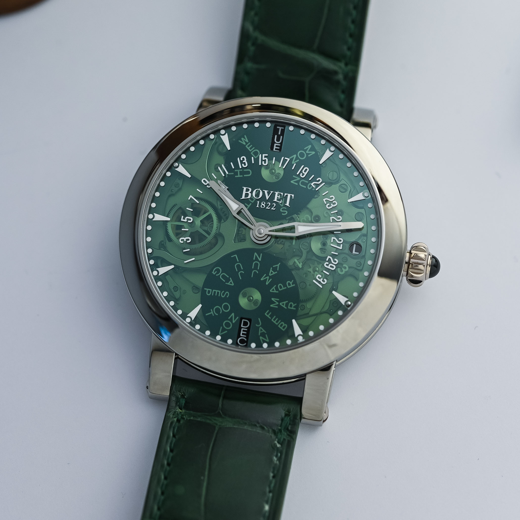 Bovet-Recital-21-Retrograde-Perpetual-Calendar-Sapphire-Dial-Green-Hands-On-Review-11.jpg