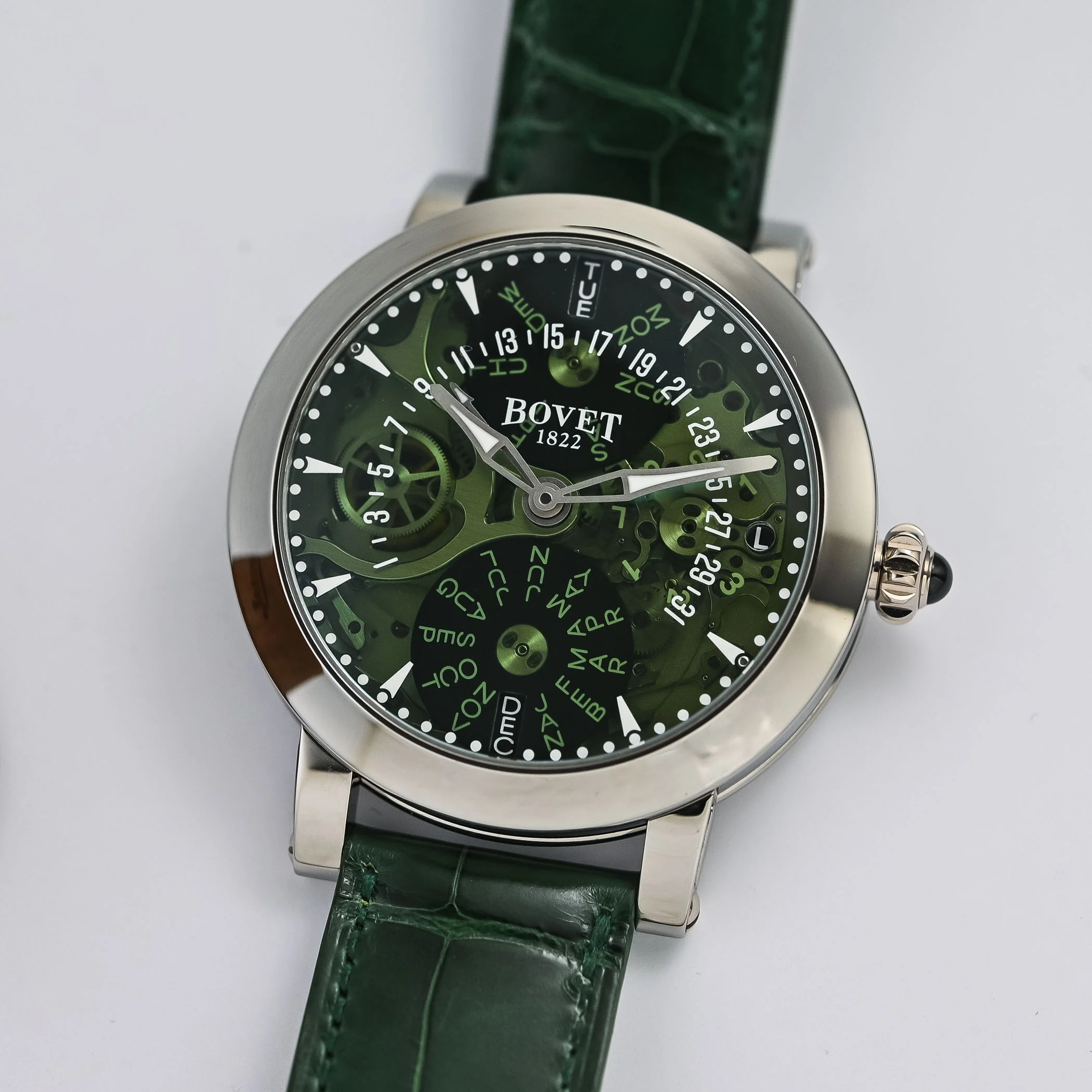 Bovet-Recital-21-Retrograde-Perpetual-Calendar-Sapphire-Dial-Green-Hands-On-Review-12.jpg