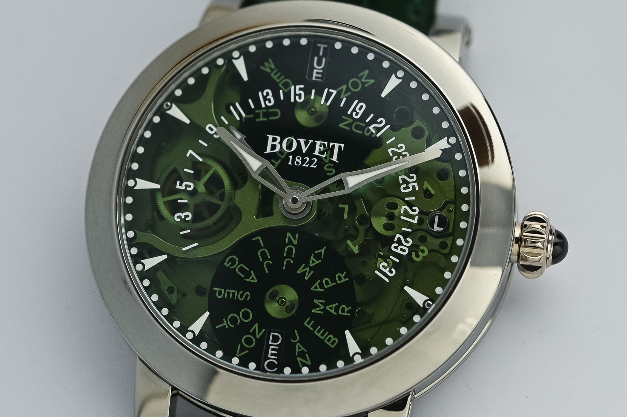 Bovet-Recital-21-Retrograde-Perpetual-Calendar-Sapphire-Dial-Green-Hands-On-Review-7.jpg