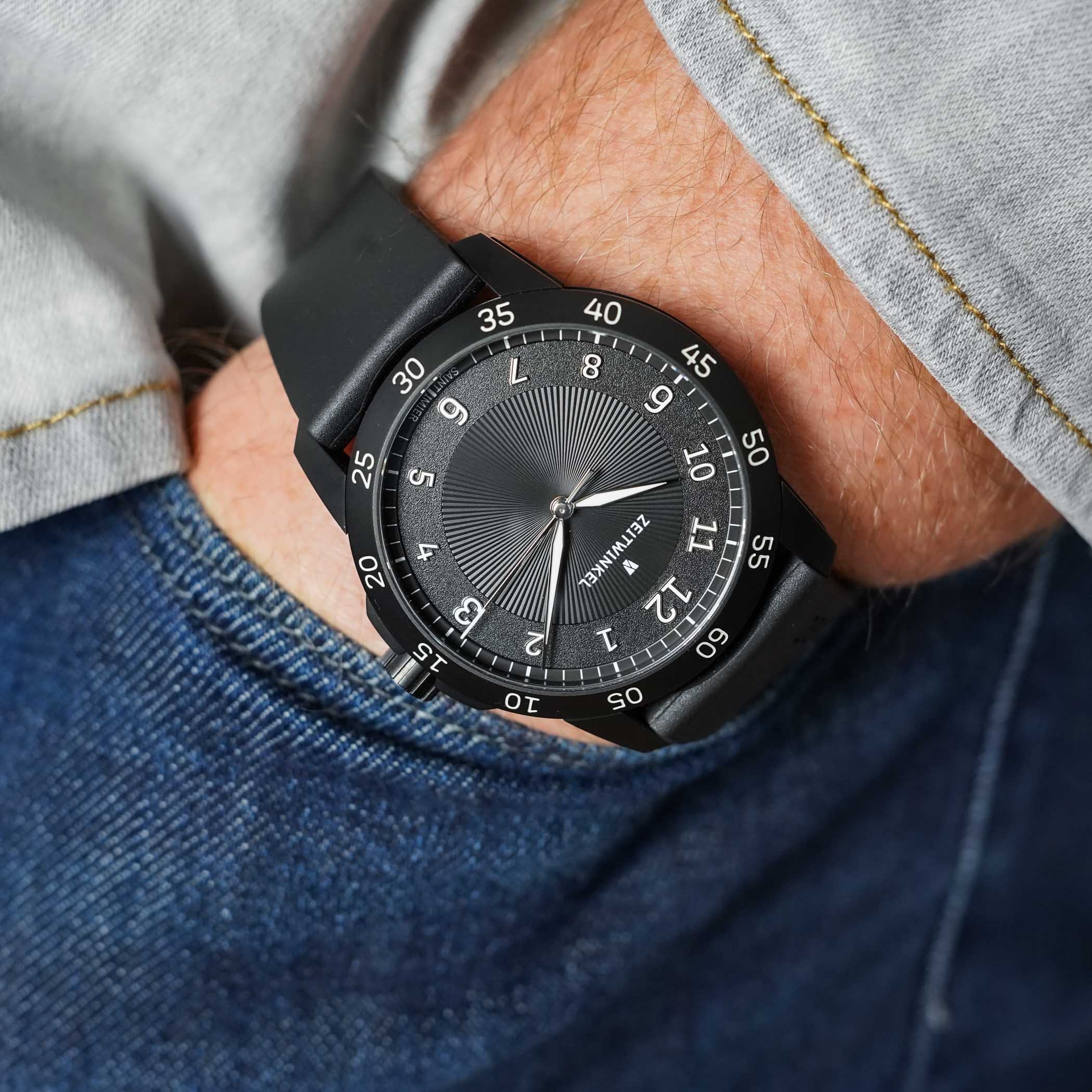 Zeitwinkel-240-Noir-sports-watch-review-2.jpg