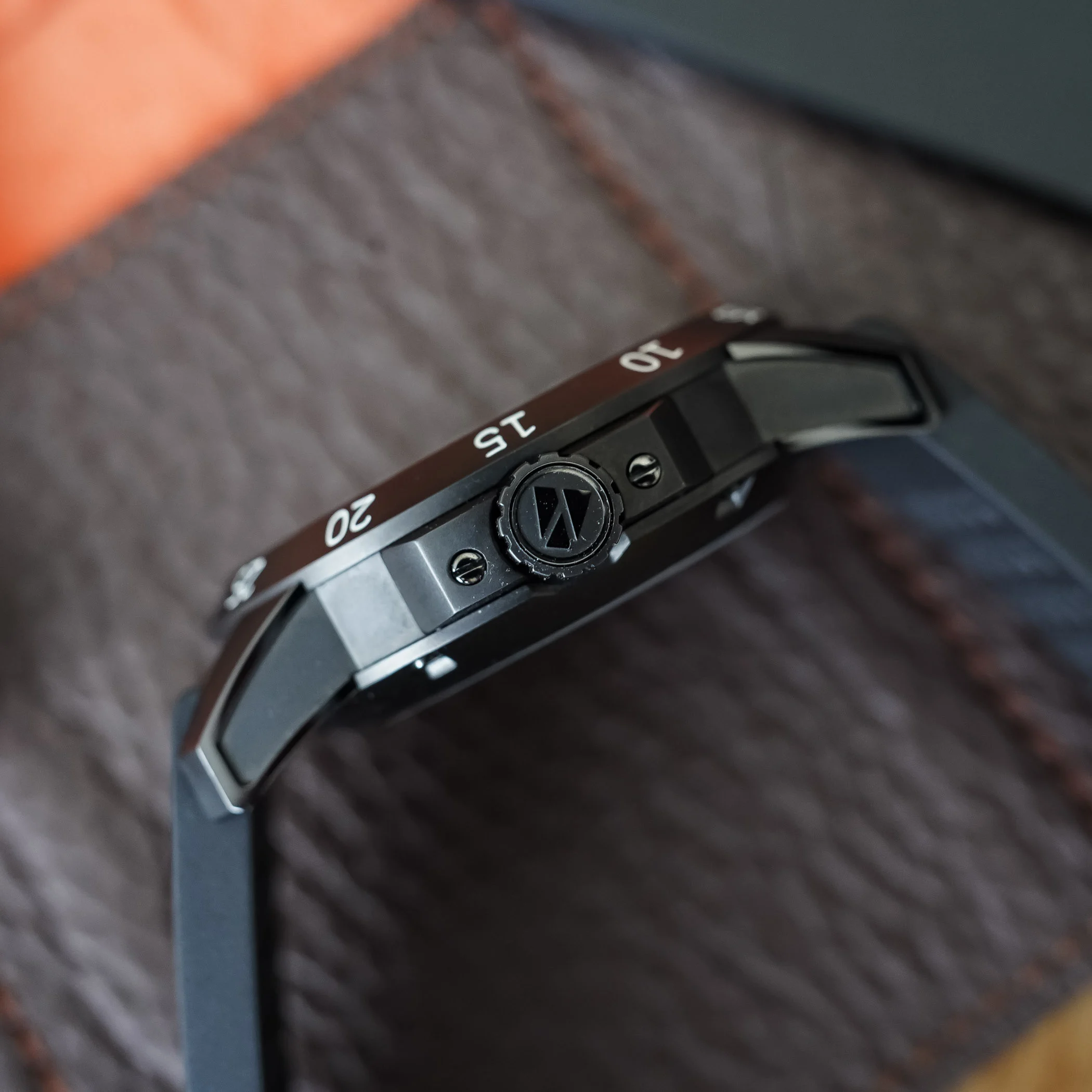 Zeitwinkel-240-Noir-sports-watch-review-8.jpg