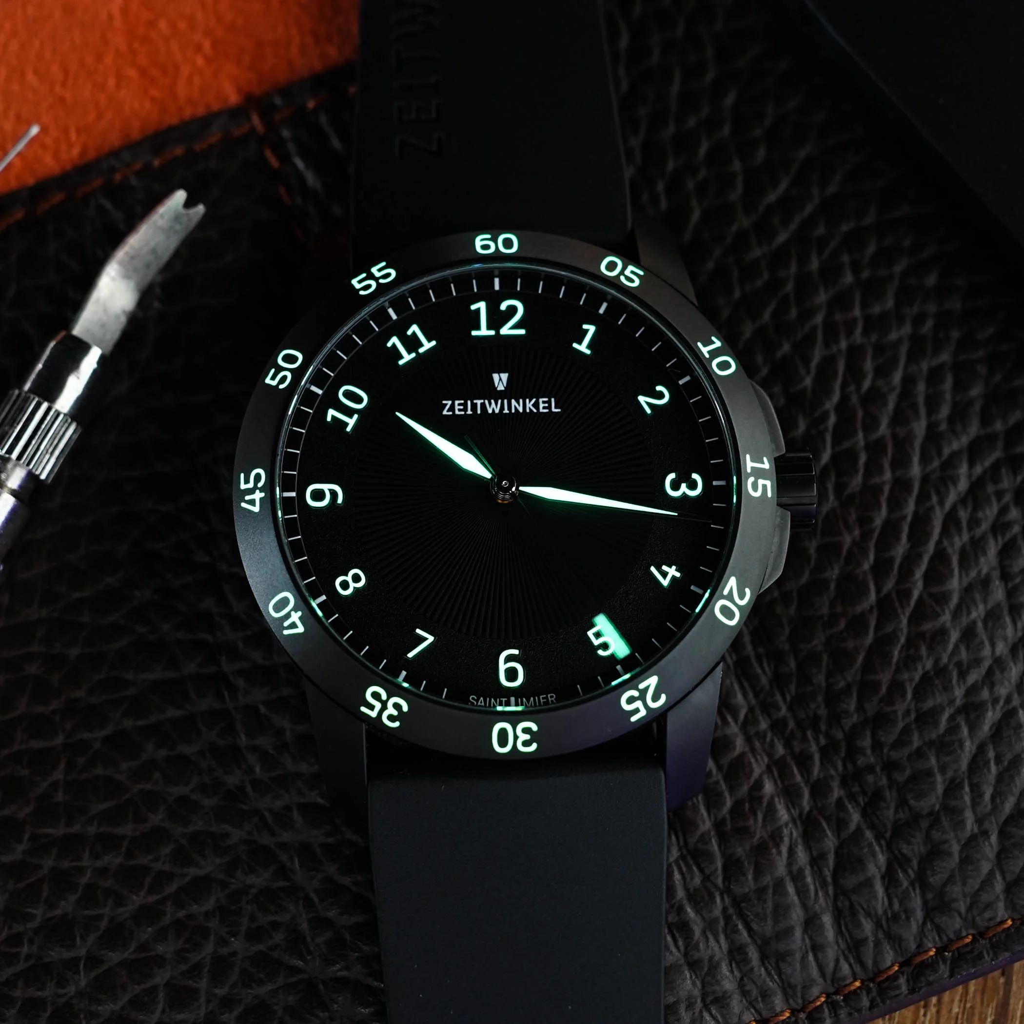 Zeitwinkel-240-Noir-sports-watch-review-7.jpg