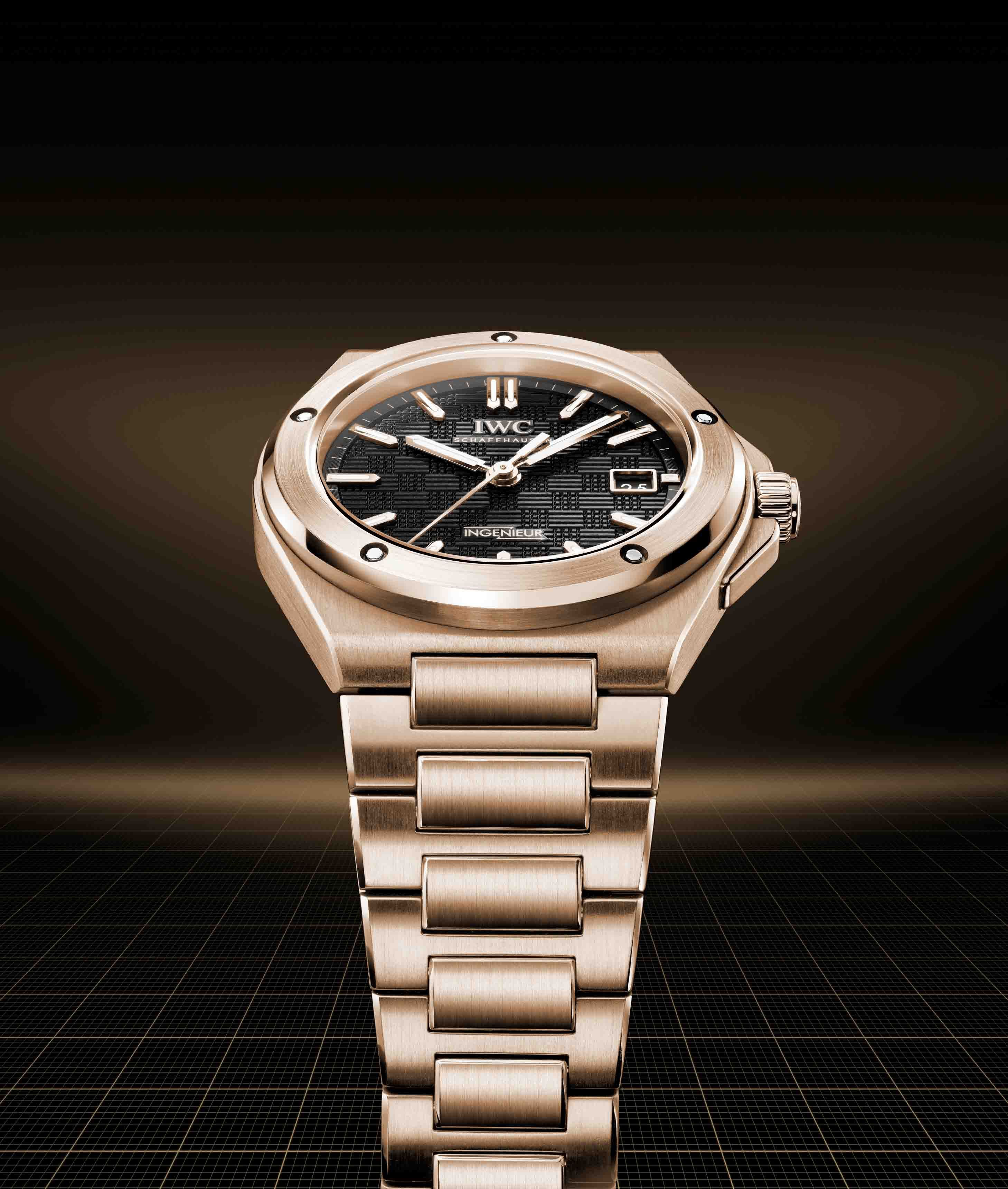 IWC萬國表推出全新工程師自動腕表40， 采用18K 5N金材質