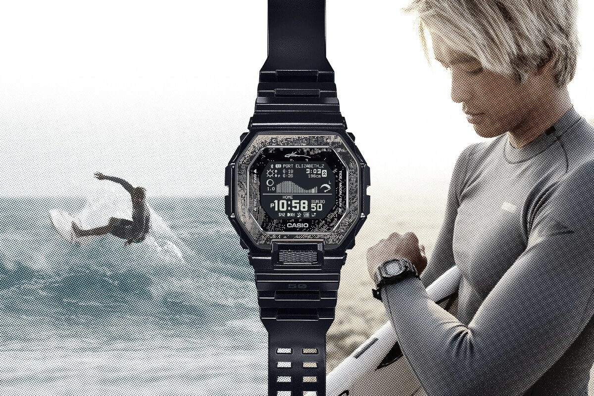 <p>五十嵐卡諾亞（Kanoa Igarashi）簽名款G-SHOCK第二發重磅登場。與頂尖TEAM G-SHOCK沖浪選手合作設計的特殊表款，能讓您戴著它自在沖浪。表款設計的特色為消光黑。以純黑為基礎色調，并應卡諾亞的要求，在表殼、表帶和LCD上皆裝飾黑色調。采用畫素內存MIPLCD，提供最清晰且最佳的能見度。一眼就能查看潮汐圖、月齡、漲潮/退潮時間和水位，以及日出/日落時間。表圈上印有卡諾亞穿梭巨浪的圖樣，搭配表面玻璃設計，為準備迎戰海浪的無畏沖浪好手注入神來之筆的創意靈感。</p><p>五十嵐卡諾亞（Kanoa Igarashi）于1997年10月1日出生在美國加州。五十嵐從小就看著他父親每天在加州的杭亭頓海灘沖浪。到了3歲，他再也受不了只是在一邊旁觀，自己跳進了水里。此后，卡諾亞天縱之才的表現，很快就讓他成為沖浪界的矚目焦點。2009年，11歲的五十嵐在全國學校沖浪協會（NSSA）中聲名大噪，因為他破天荒贏得了30場比賽，刷新了單季最多勝紀錄。2012年，14歲的他贏得18歲以下美國錦標賽冠軍，成為有史以來最年輕選手。四年后，他成為史上最年輕，也是第一位參加世界沖浪聯盟（WSL）冠軍巡回賽的亞裔選手。2017年，五十嵐在他家鄉杭亭頓海灘贏得了WSL Vans美國沖浪公開賽冠軍，繼續向全世界展現他出色的表現。2019年，他成為第一位在男子冠軍巡回賽第三場賽事Corona Bali Protected贏得冠軍的亞裔選手。2021年，五十嵐在2020東京奧運代表日本參加沖浪比賽，贏得了一枚銀牌。</p>